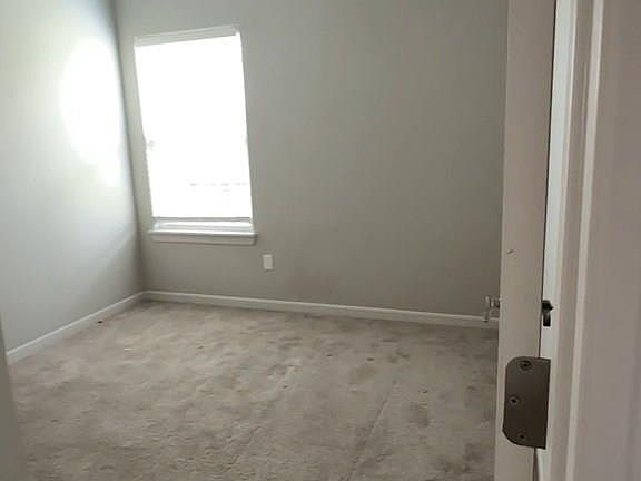 4th image of 2032 Grove Ln