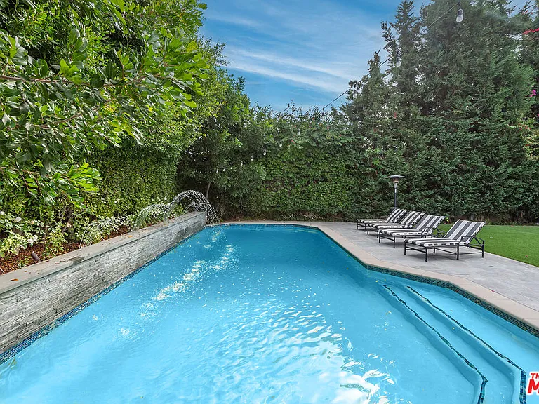 628 N Sierra Dr — Photo 52