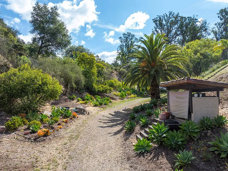 655 Coyote Rd — Photo 31