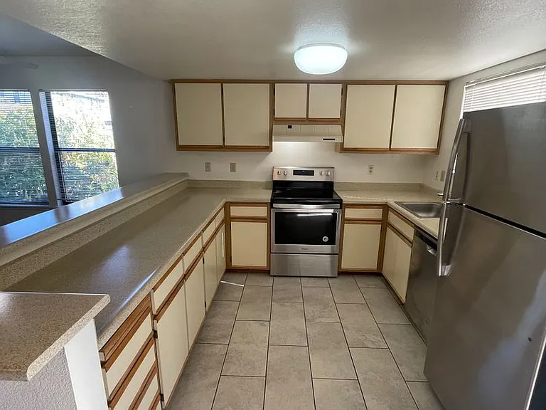2207 N St — Photo 2
