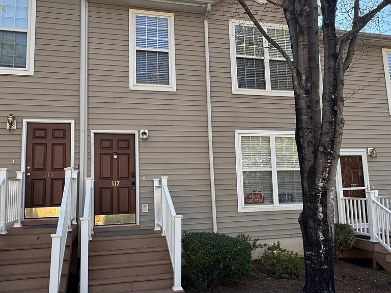 117 Hartford Ct — Photo 1