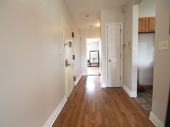 3rd image of 151 Jefferson Ave #3