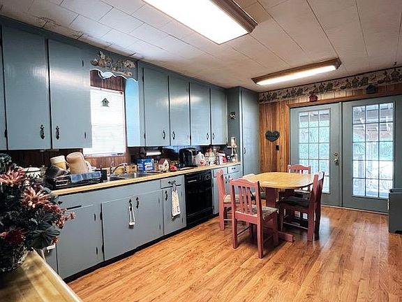 2nd image of 44 N Shelfer St