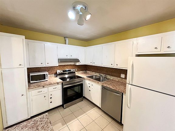 5th image of 700 SE 2nd Avenue #416
