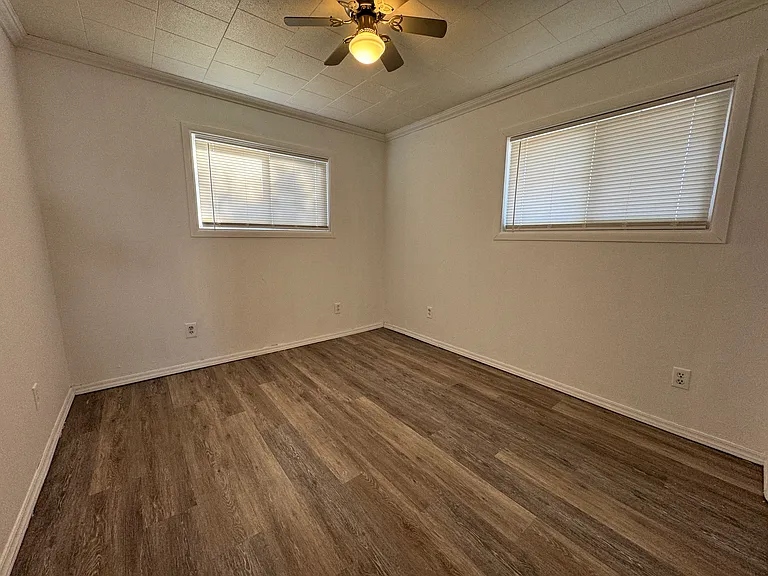 1421 Washington St S — Photo 14
