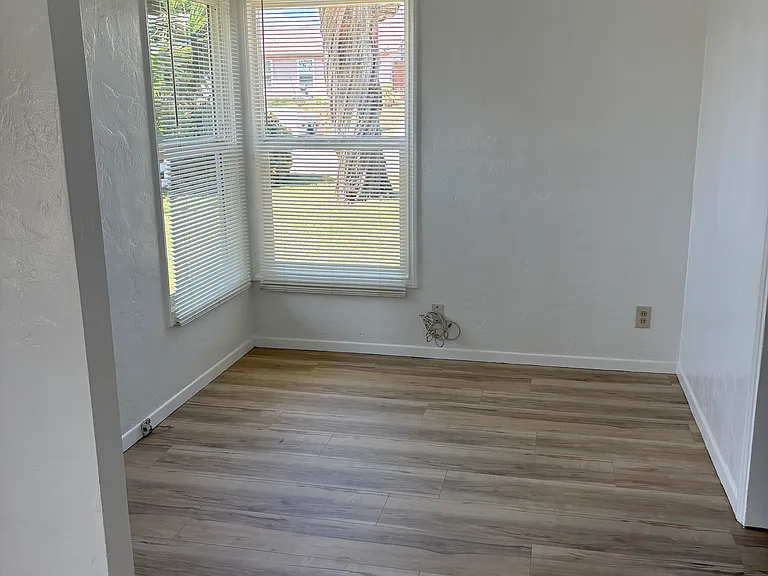 817 Delaware St — Photo 2