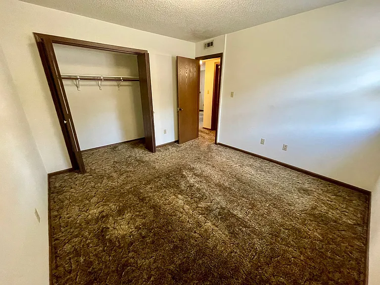 4515 W Millbrook Dr — Photo 25
