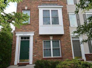 42761 Hollingsworth Ter, Chantilly, VA 20152