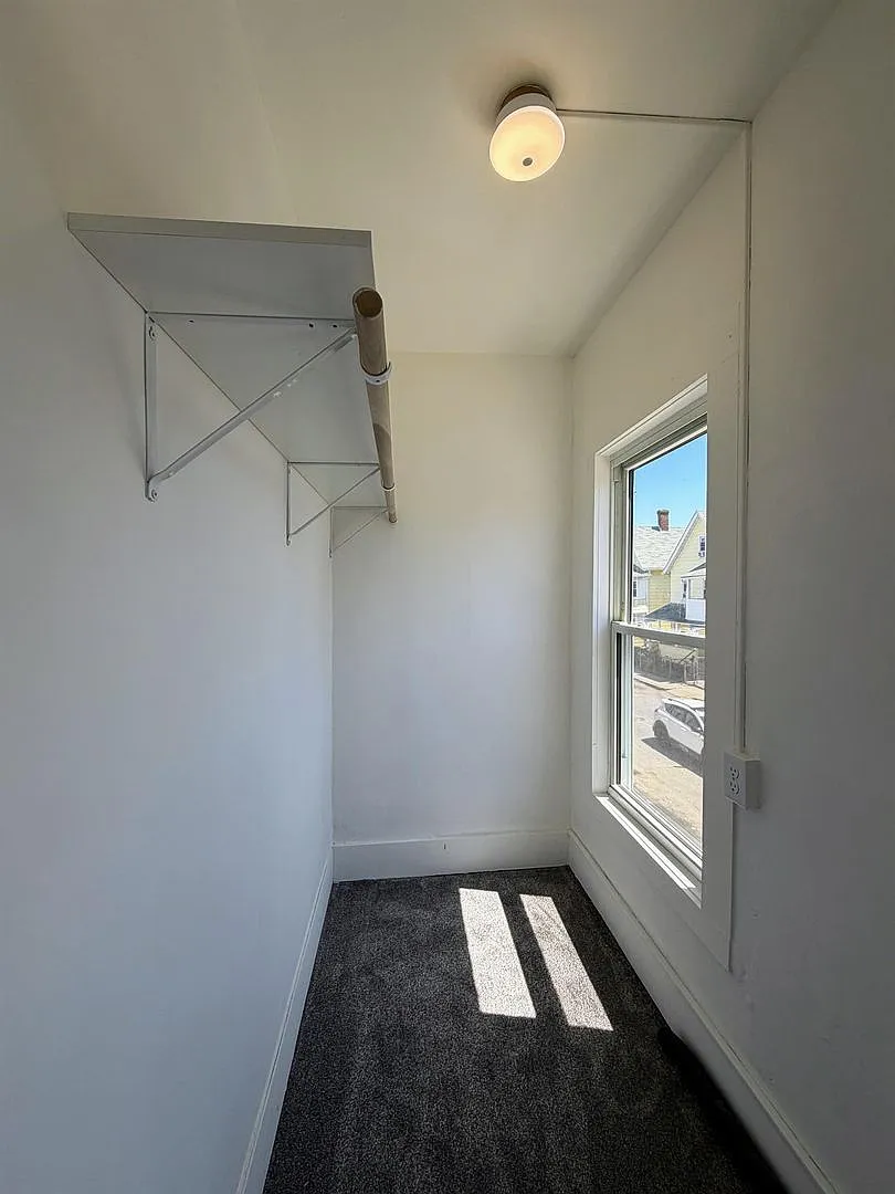 30 Loring St — Photo 3