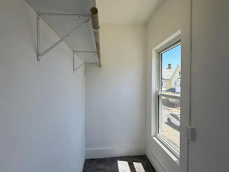 30 Loring St — Photo 3