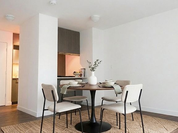 3rd image of 225 Rector Pl APT 6S