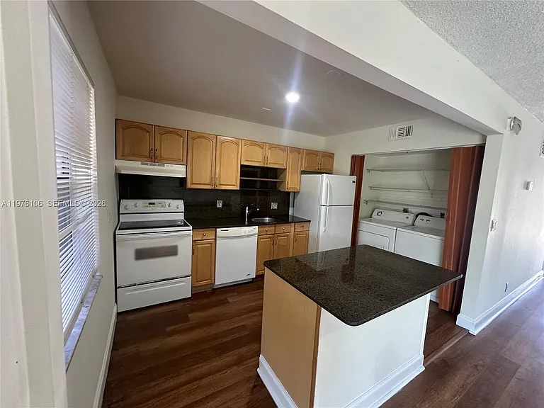 3033 NW 68th St #12E — Photo 10
