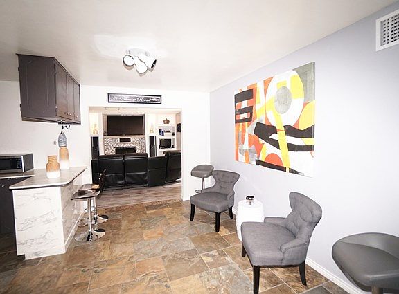5th image of 5404 N Everglade Ave