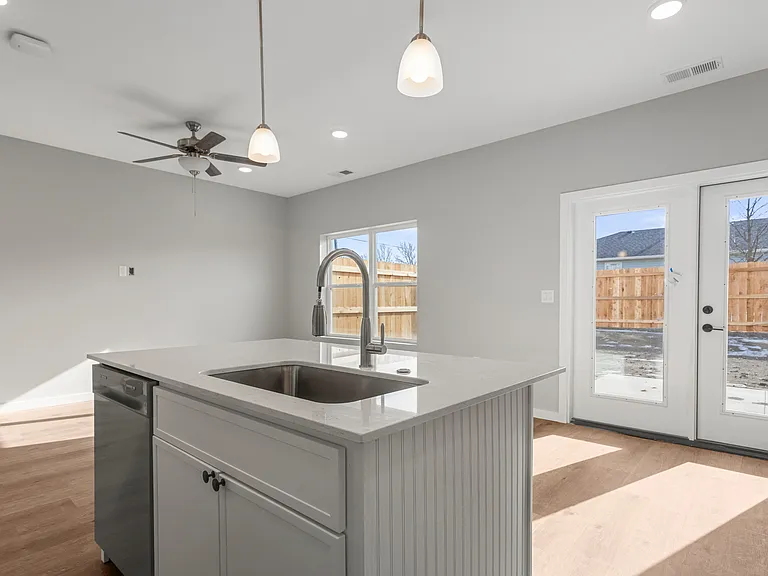 100 Saw Creek Dr #D — Photo 5