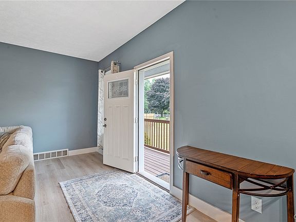 4th image of 9 Oak Dr