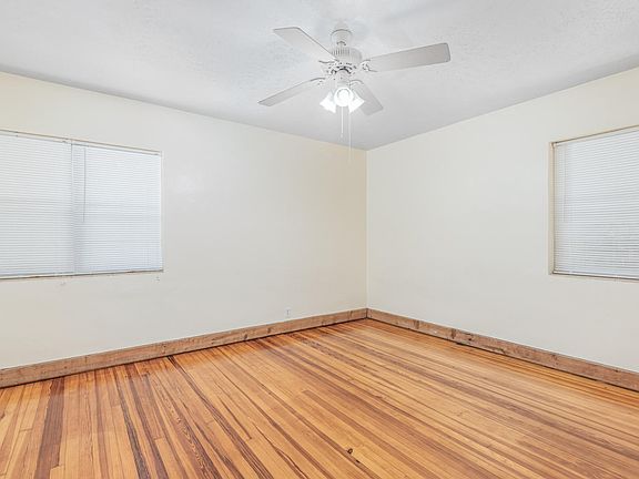 4th image of 3223 Sunrise Blvd