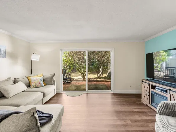 1 Janet Rd APT 8, South Easton, MA 02375