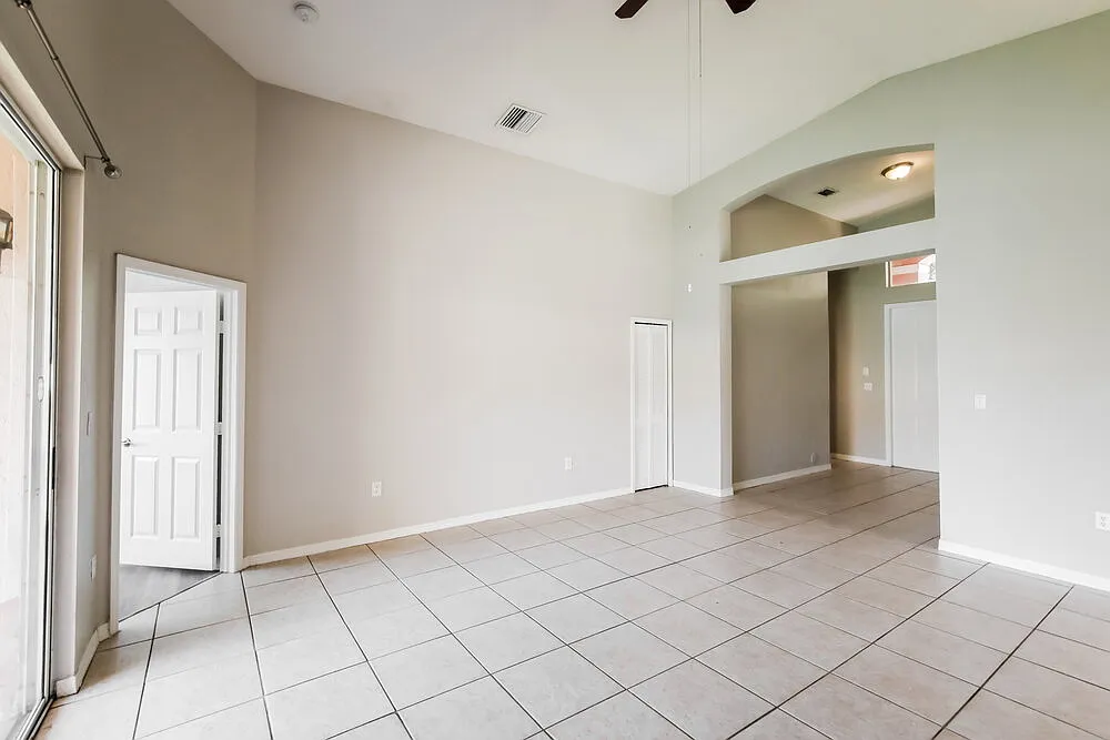 3 bed, 2.5 bath, 1948 sqft, $4,630 — Photo 4