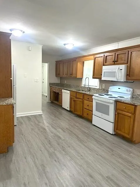 3 bed, 1.5 bath, 1575 sqft, $1,750 — Photo 4