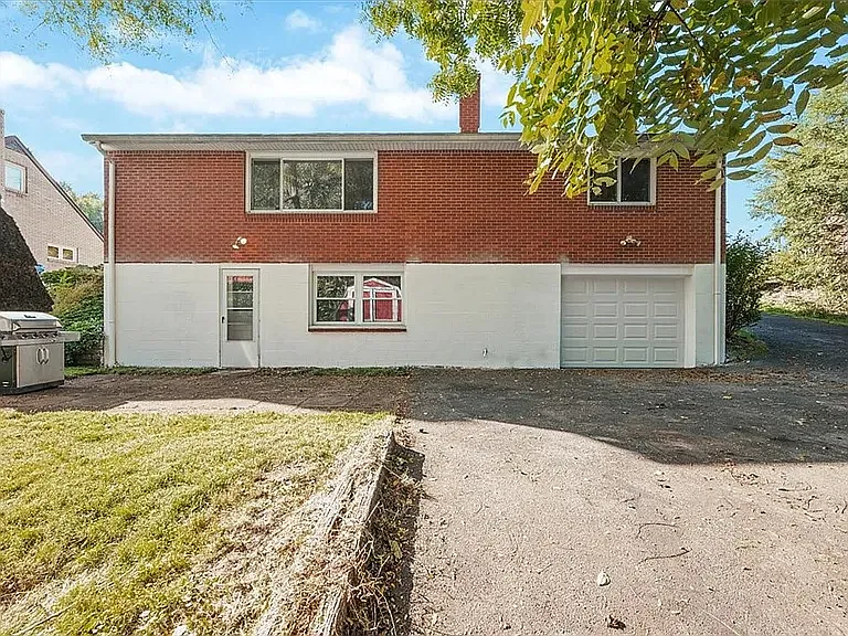 1423 Lakeside Dr — Photo 23