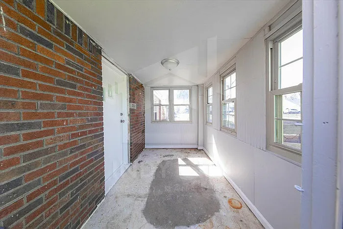 3535 N Oxford St — Photo 4