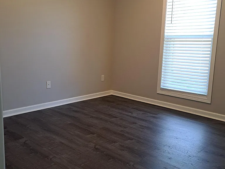 112 Norwich Cv — Photo 9