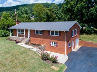 6395 Roselawn Rd, Roanoke, VA 24018