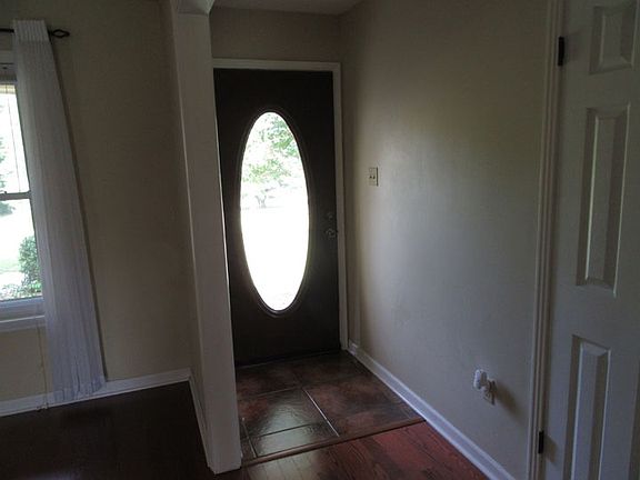 5th image of 326 Twin Lakes Cir
