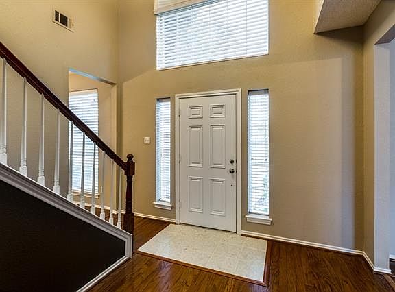 3rd image of 10911 Castle Dr