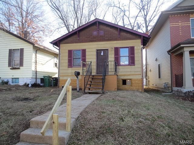 1st image of 3926 Oakwood Ave