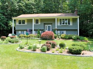 3 Firelight Dr, Danbury, CT 06810