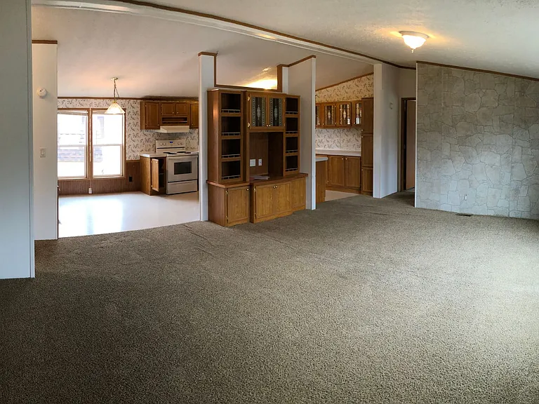 2729 Cahill St — Photo 2