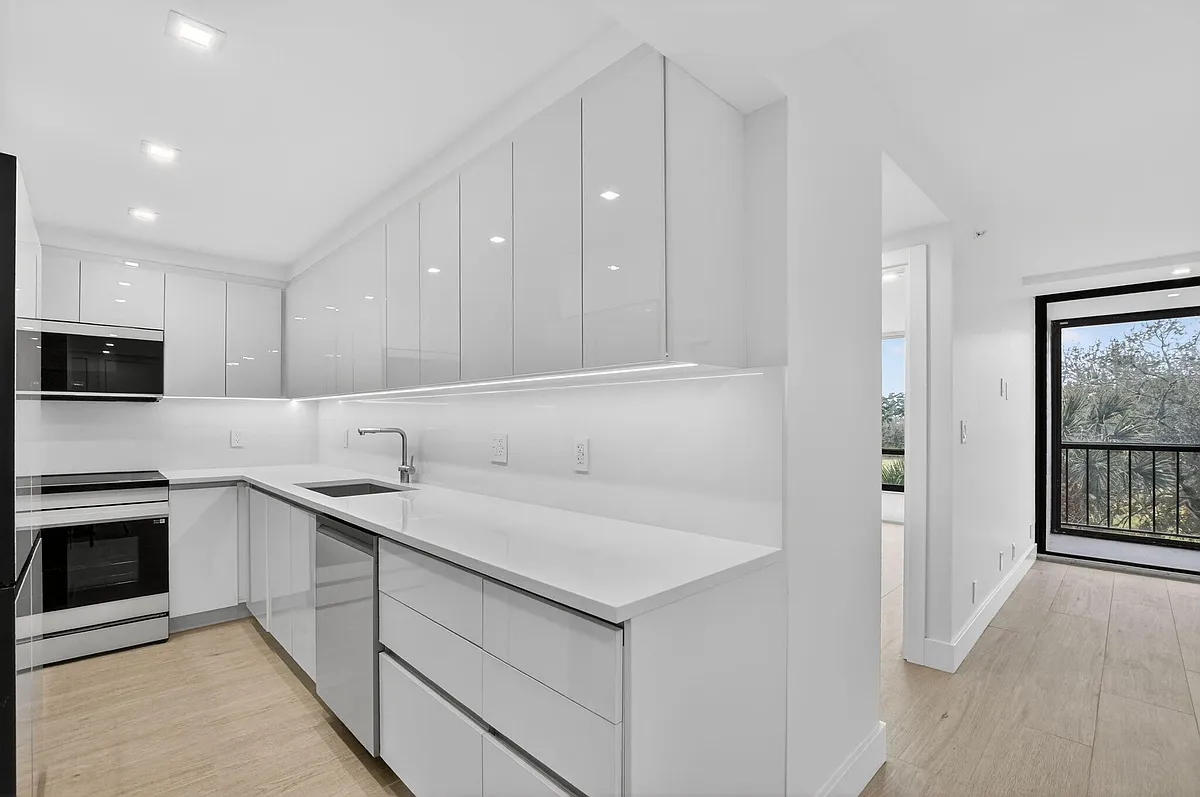Building Photo - 7835 Lakeside Blvd #946