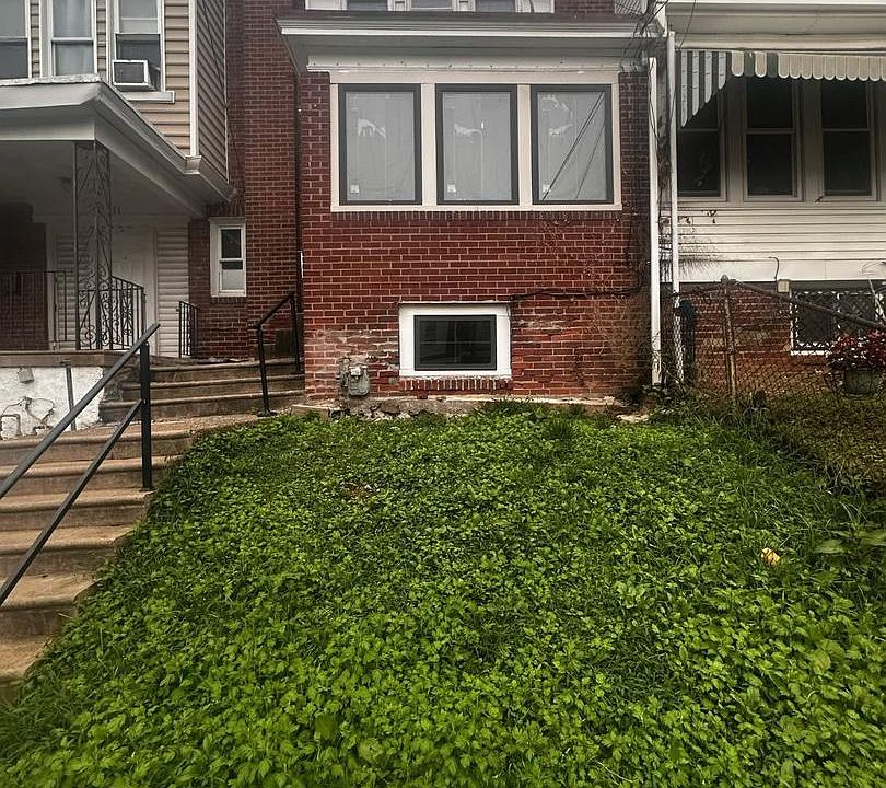 1st image of 109 N 3rd St