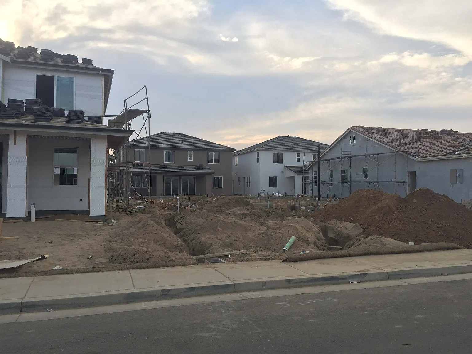 1860 Saint Ives Ave photo 1