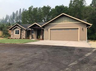 182 Rockinghorse Dr, Grants Pass, OR 97527