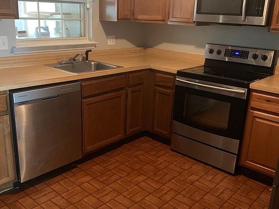 4th image of 1522 Pin Oak Dr