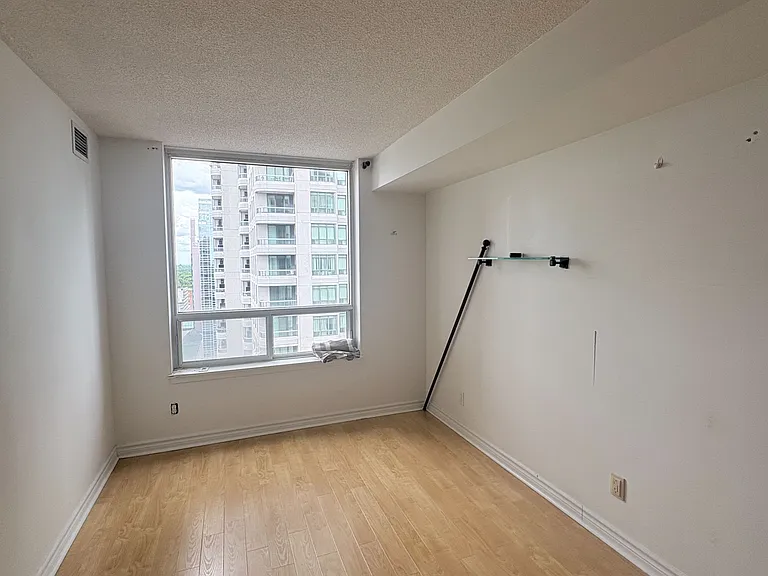 35 Empress Ave #2008 — Photo 11