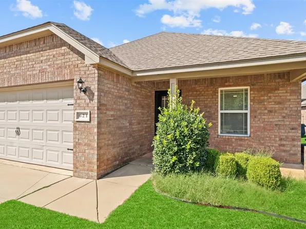 621 Christian Ln, Yukon, OK 73099