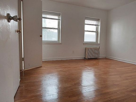 2nd image of 40 Glenwood Ave APT 1E