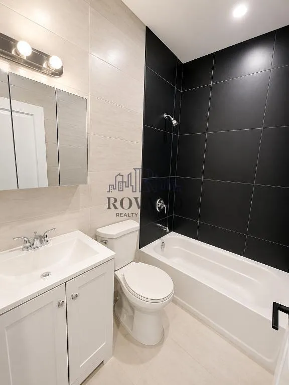 3 bed, 850 sqft, $2,050 — Photo 4