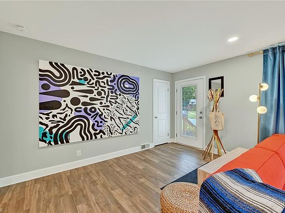 2nd image of 1442 Capri Rd