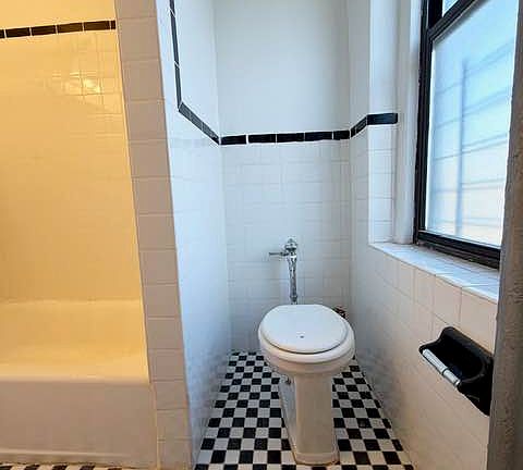 4th image of 521 Isham St APT 1