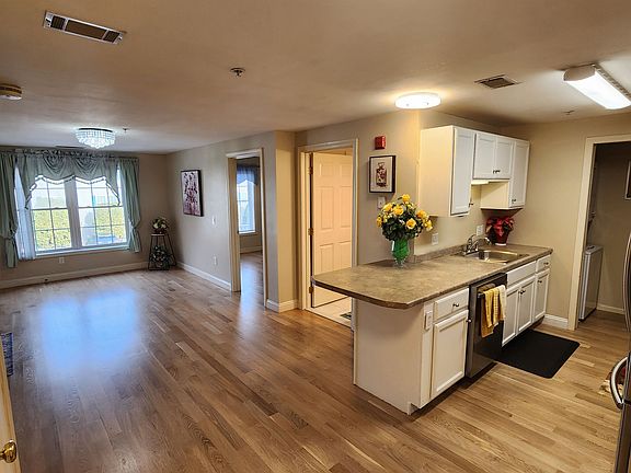 2nd image of 4 Crestview Circle #105