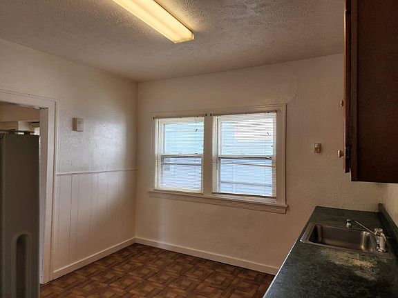 3rd image of 3384 Beechwood Ave Floor 1