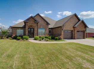121 Cottonwood Dr, Muscle Shoals, AL 35661