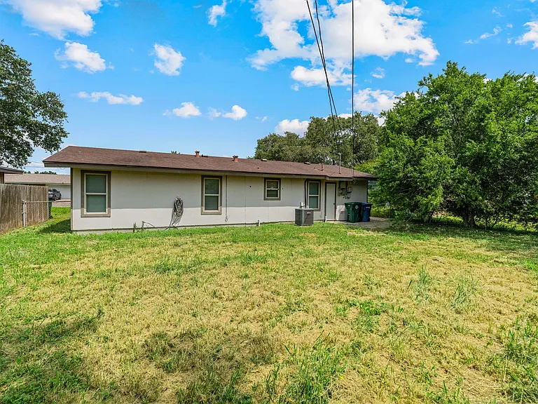 1610 Sprucewood Dr — Photo 11