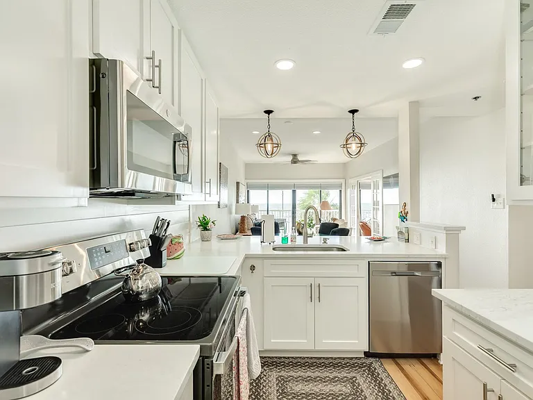 7700 Seawall Blvd #302 — Photo 9
