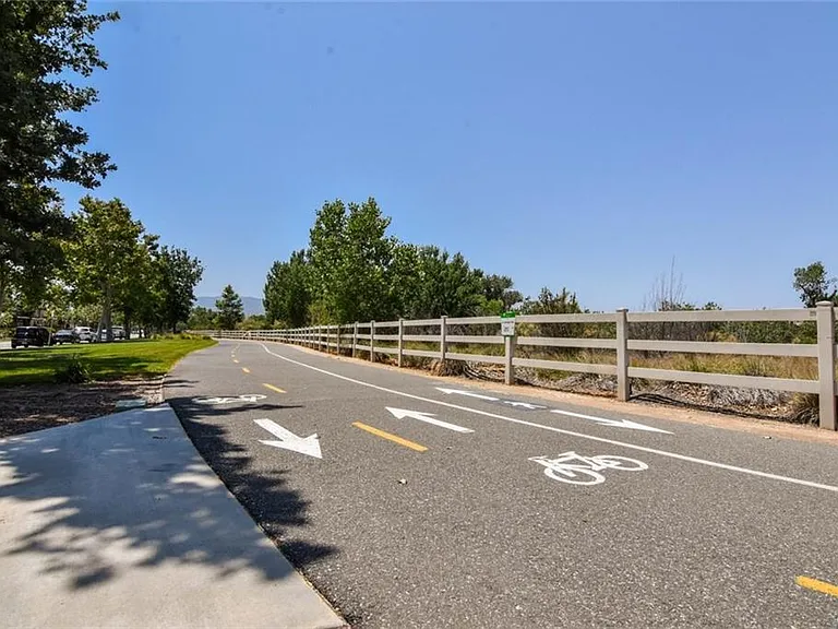 27350 Dearborn Dr — Photo 26