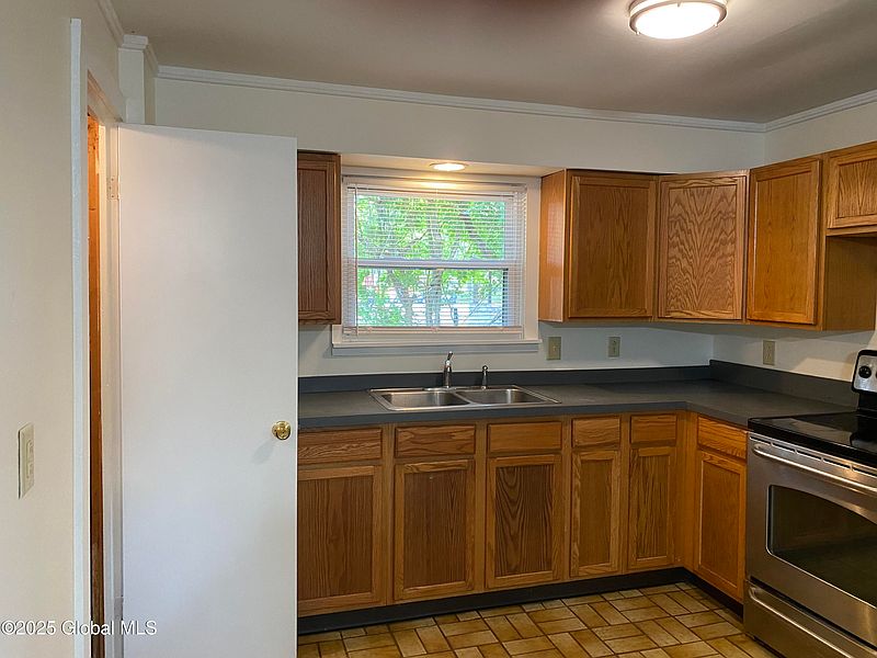 5th image of 172-174 John Street